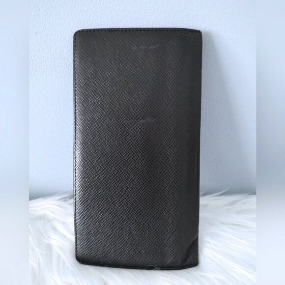 Louis Vuitton Brazza bifold taiga wallet EUC - Picture 3 of 12
